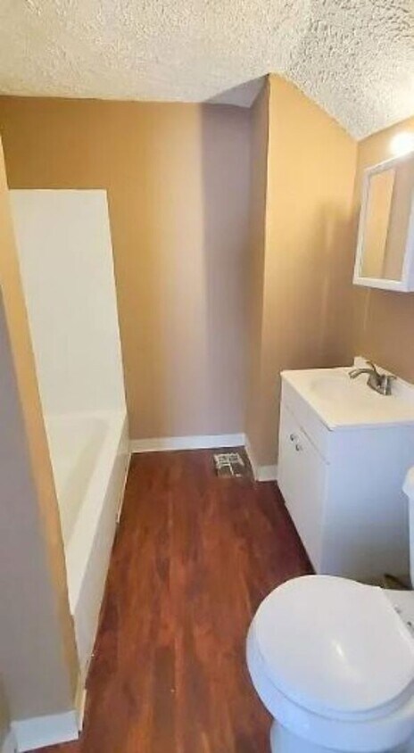 Building Photo - 9609 Nelson Ave