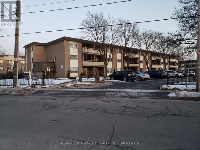 Building Photo - 41-241 Rykert St
