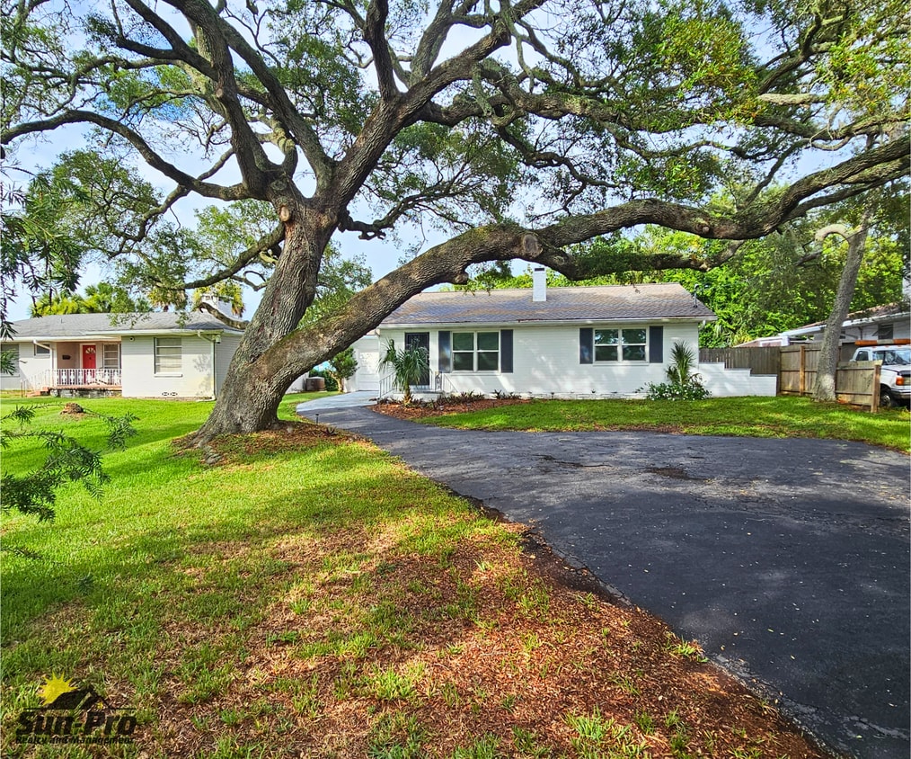 Photo - 475 Riverside Drive