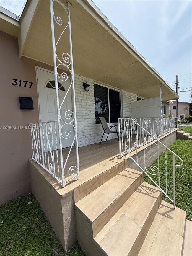 Building Photo - 3177 SW 27th Terrace
