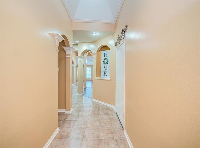 Building Photo - 6726 General Dr