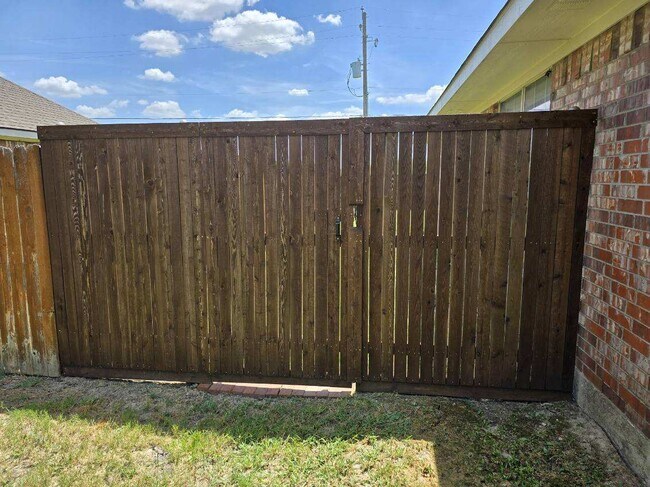 Building Photo - 1185 Greywood Dr