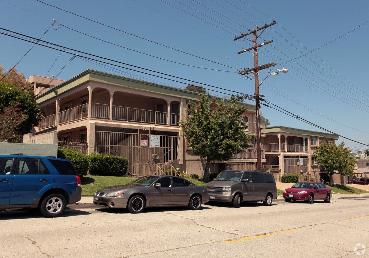 Primary Photo - 240-268 W Santa Cruz St