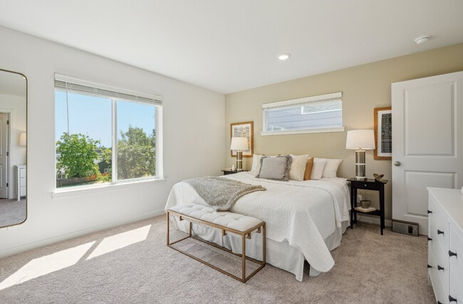 Building Photo - Holmes Park Townhomes