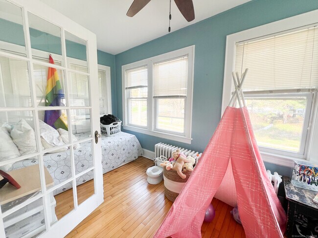 Foto del edificio - 793 Milford Point Rd