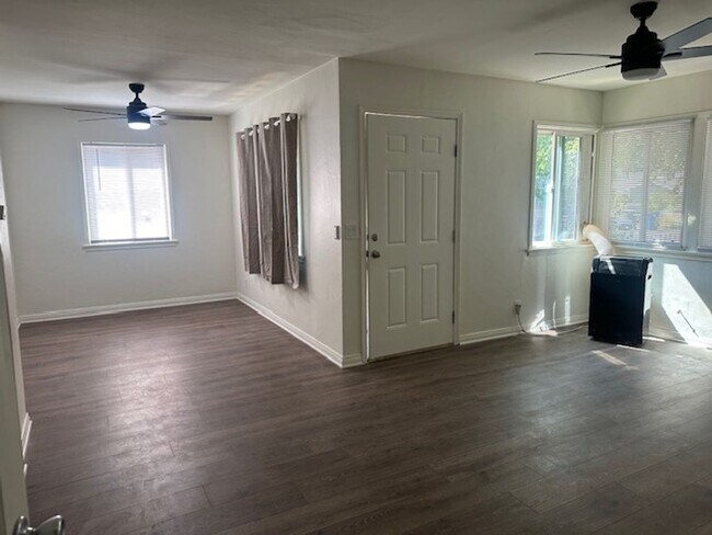 Building Photo - Bald