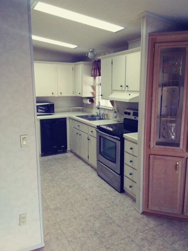 Foto del edificio - St. Cloud, 2 Bed, 2 Bath, 2 Bonus rooms, close to stores