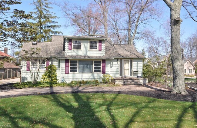 Foto del edificio - 24458 Lake Rd