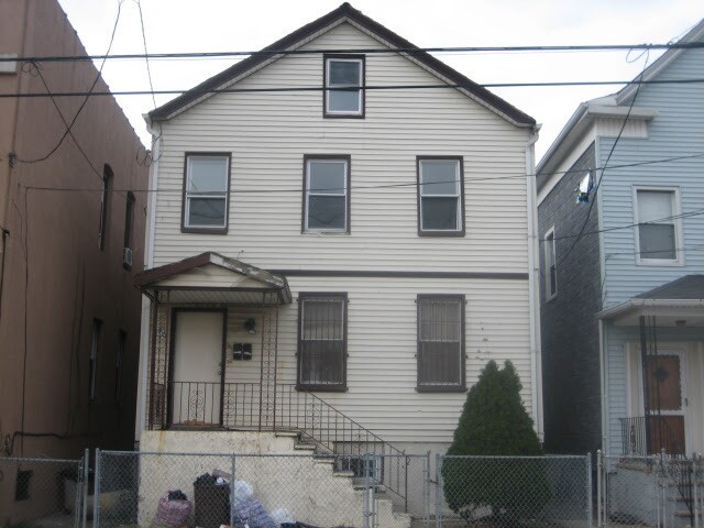Primary Photo - 106 Marshall St
