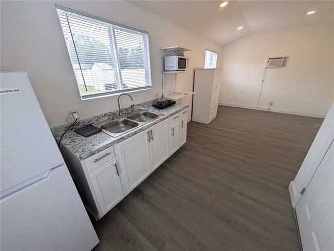 Foto del edificio - 1002 Kirkland Dr