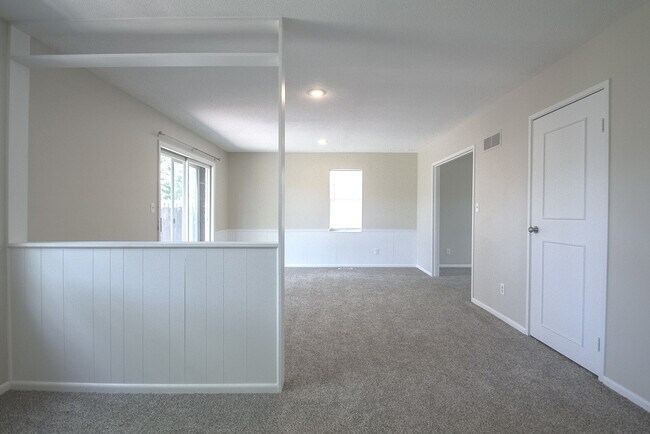 Foto del edificio - Newly Remodeled 3 Bedroom with Finished Basement