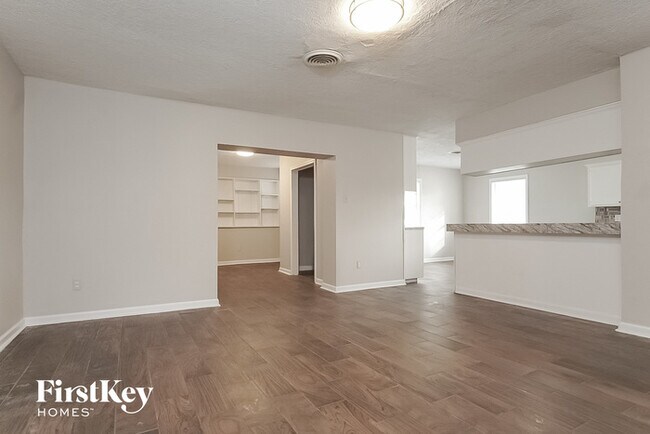 Building Photo - 2505 Texas Ave