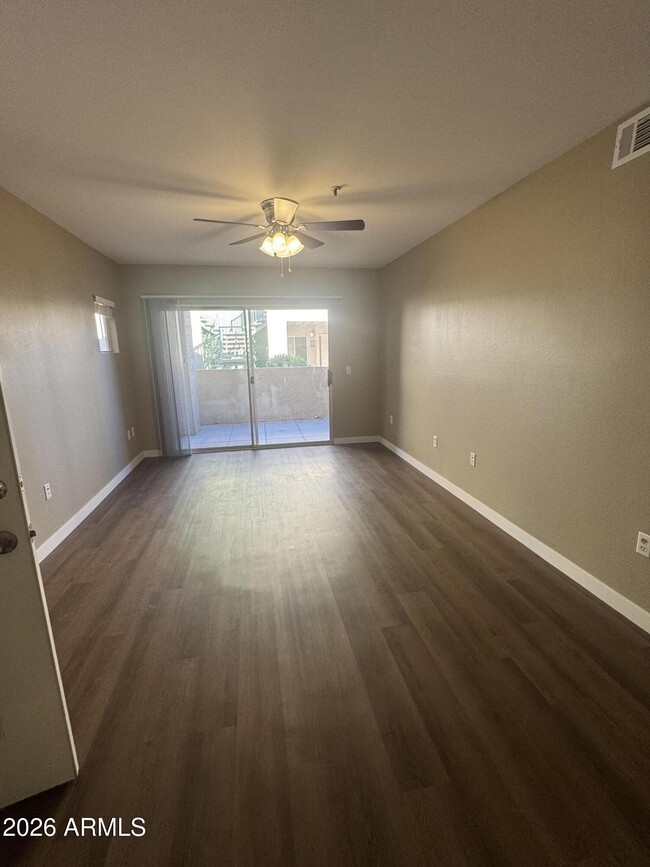 Building Photo - 1295 N Ash St