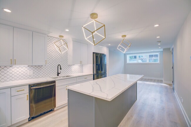 Foto del edificio - 3248 W Warner Ave