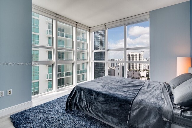 Building Photo - 950 Brickell Bay Dr