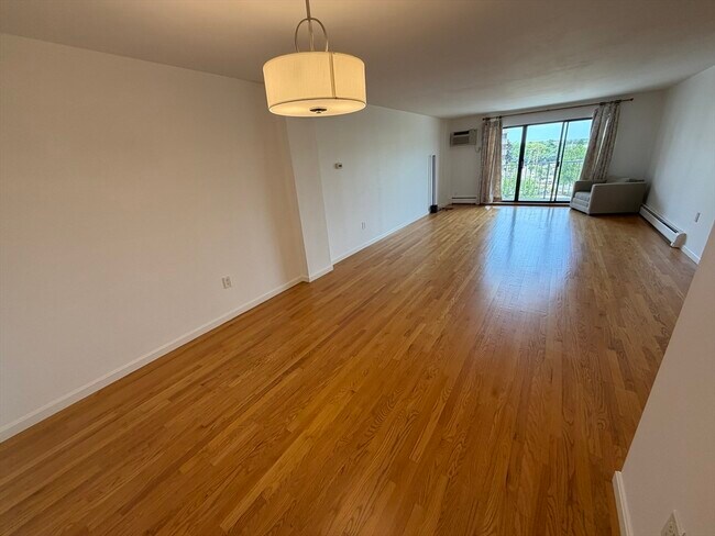 Foto del edificio - 151 Coolidge Ave
