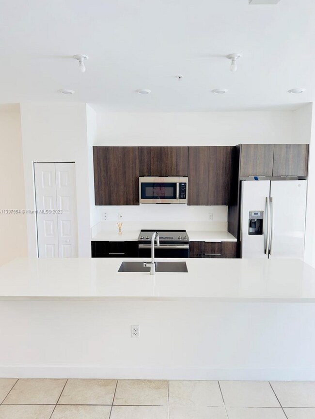 Foto del edificio - 7819 NW 104th Ave