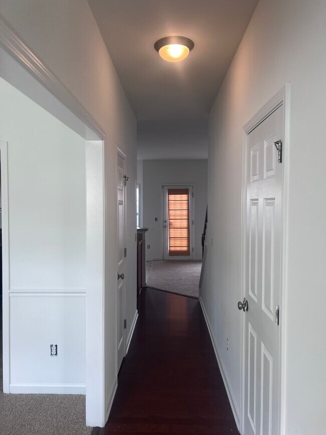 Foto del edificio - Beautiful Two-Story Townhome for Rent - Fr...