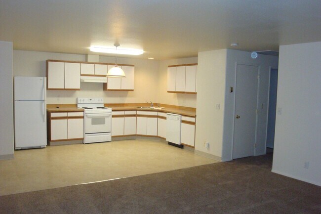 Foto del edificio - 2 Bed Duplex with Fenced Yard, Covered Patio & Water Included
