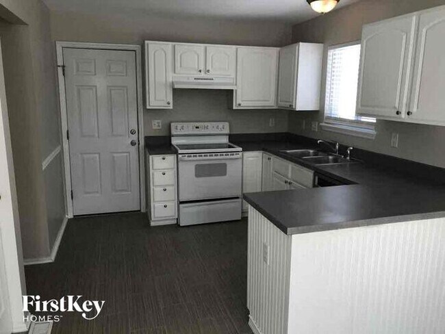 Building Photo - 1400 Navaho Trail