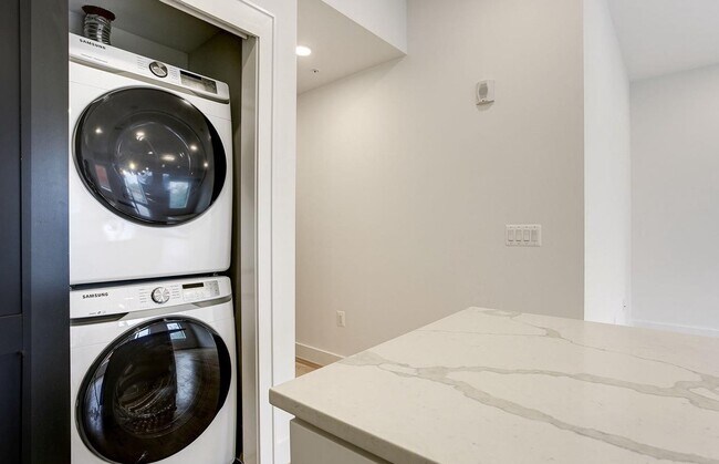 Foto del edificio - 836 Varnum St NW