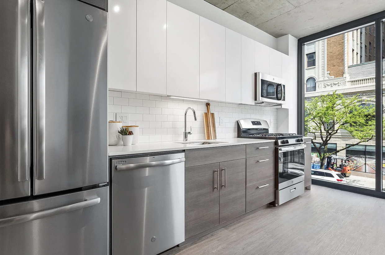 Foto principal - 4545 N Sheridan Rd