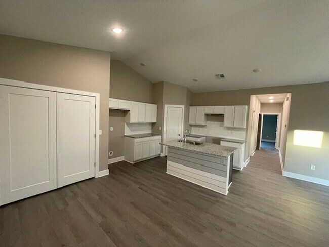 Foto del edificio - 2755/57 S Greenleaf Cir