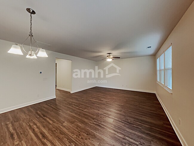 Building Photo - 4507 Tarpon Dr