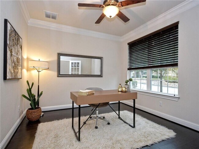 Building Photo - 9001 Villa Norte Dr