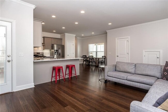 Foto del edificio - 3 bedroom 2.5 bath new home centrally located