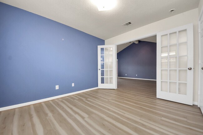 Foto del edificio - 2207 Golden Topaz Dr