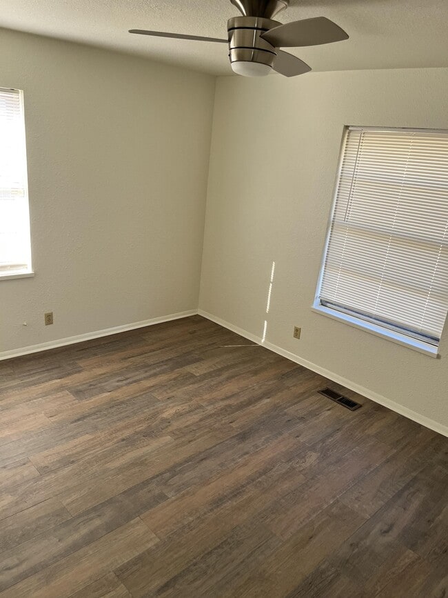 Foto del edificio - 135 Orchard Dr