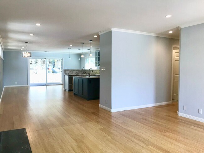 Foto del edificio - Stunning Remodeled Linda Mar Rancher - Min...