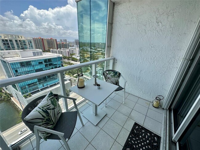 Foto del edificio - 16485 Collins Ave