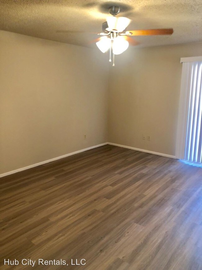 Foto del edificio - 9801 Memphis Ave