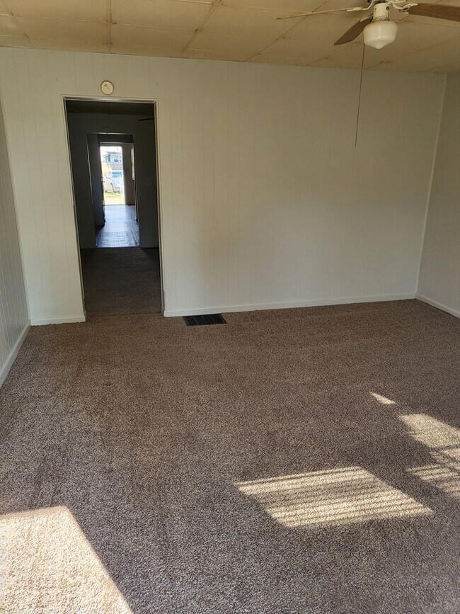 Foto del edificio - 1 bed house with washer dryer hook up