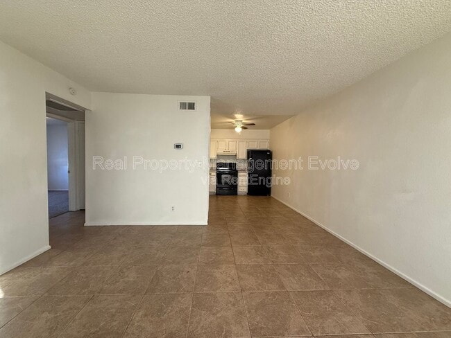 Building Photo - 1905 N Center St