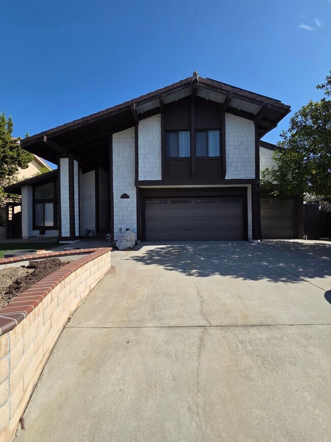 Foto del edificio - Rent ready! Beautiful 4 Bedroom 3 bath poo...