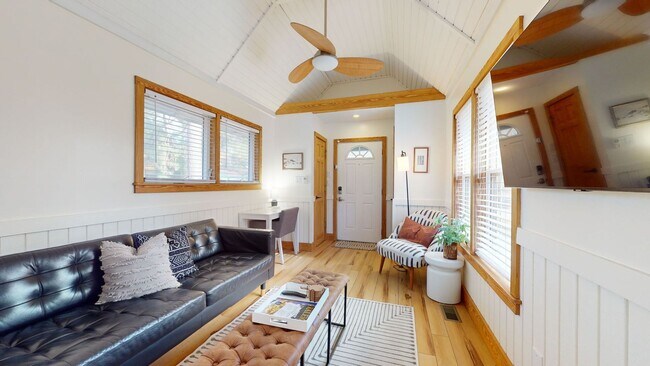 Foto del edificio - Adorable 3 Bedroom House near NCSU - Available August 1st!