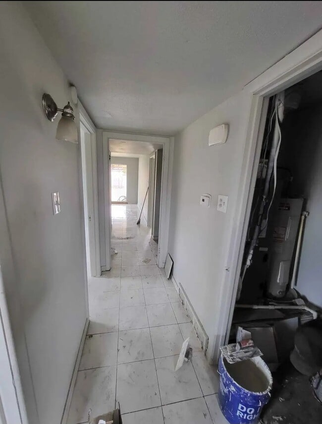 Foto del edificio - 1502 E Century Ave