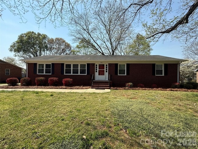 Building Photo - 851 Fieldstone Rd