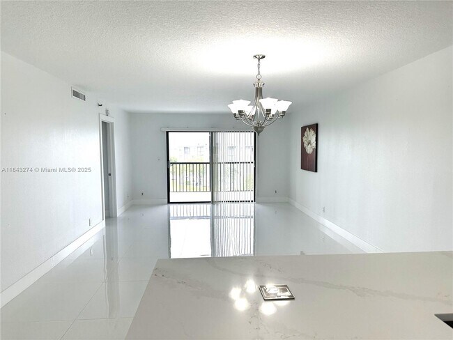 Foto del edificio - 2217 Cypress Island Dr