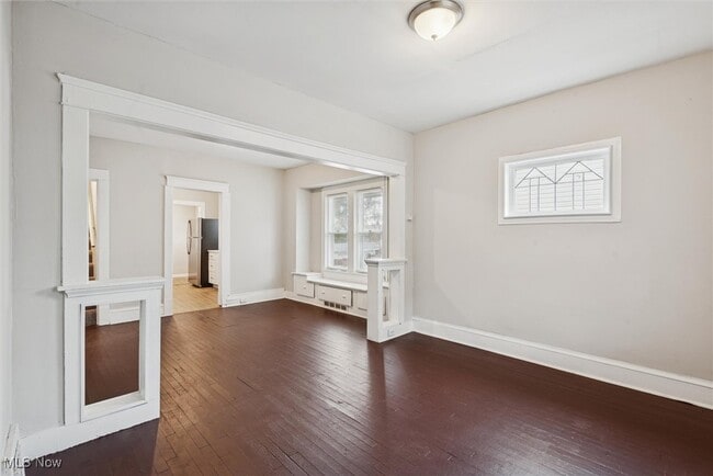 Building Photo - 2302 Saratoga Ave