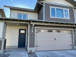Building Photo - 2689 Blackbird Dr