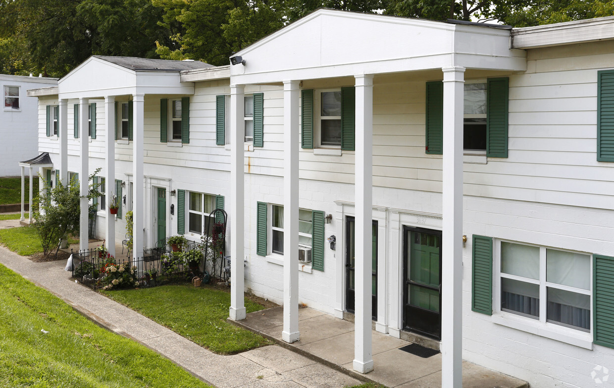 Foto del edificio - Colonial Village