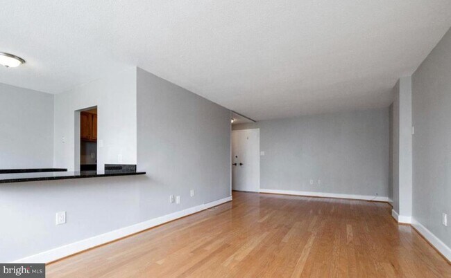 Foto del edificio - 1220 Blair Mill Rd