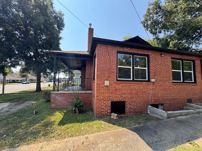 Building Photo - 1536 Bessemer Rd