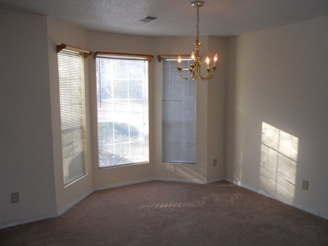 Building Photo - 152 Belmonte Dr SW