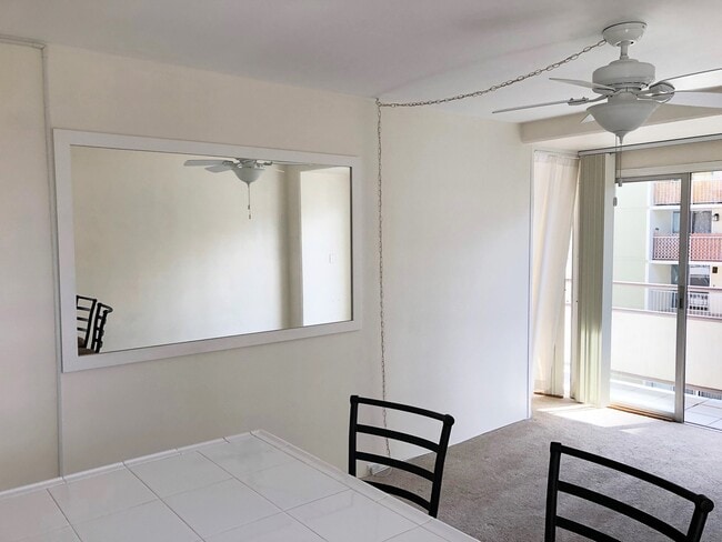 Building Photo - Waikiki - 1 bed 1 bath  w/ Parking - Utilities included!
