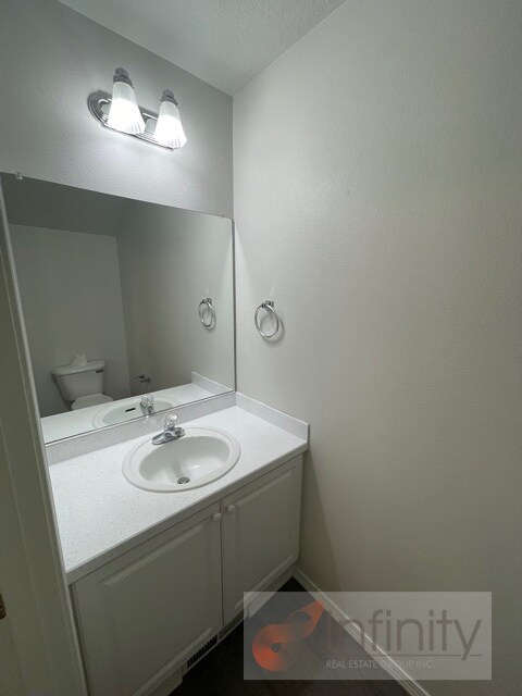 Building Photo - 5047 NE Candlewood Pl